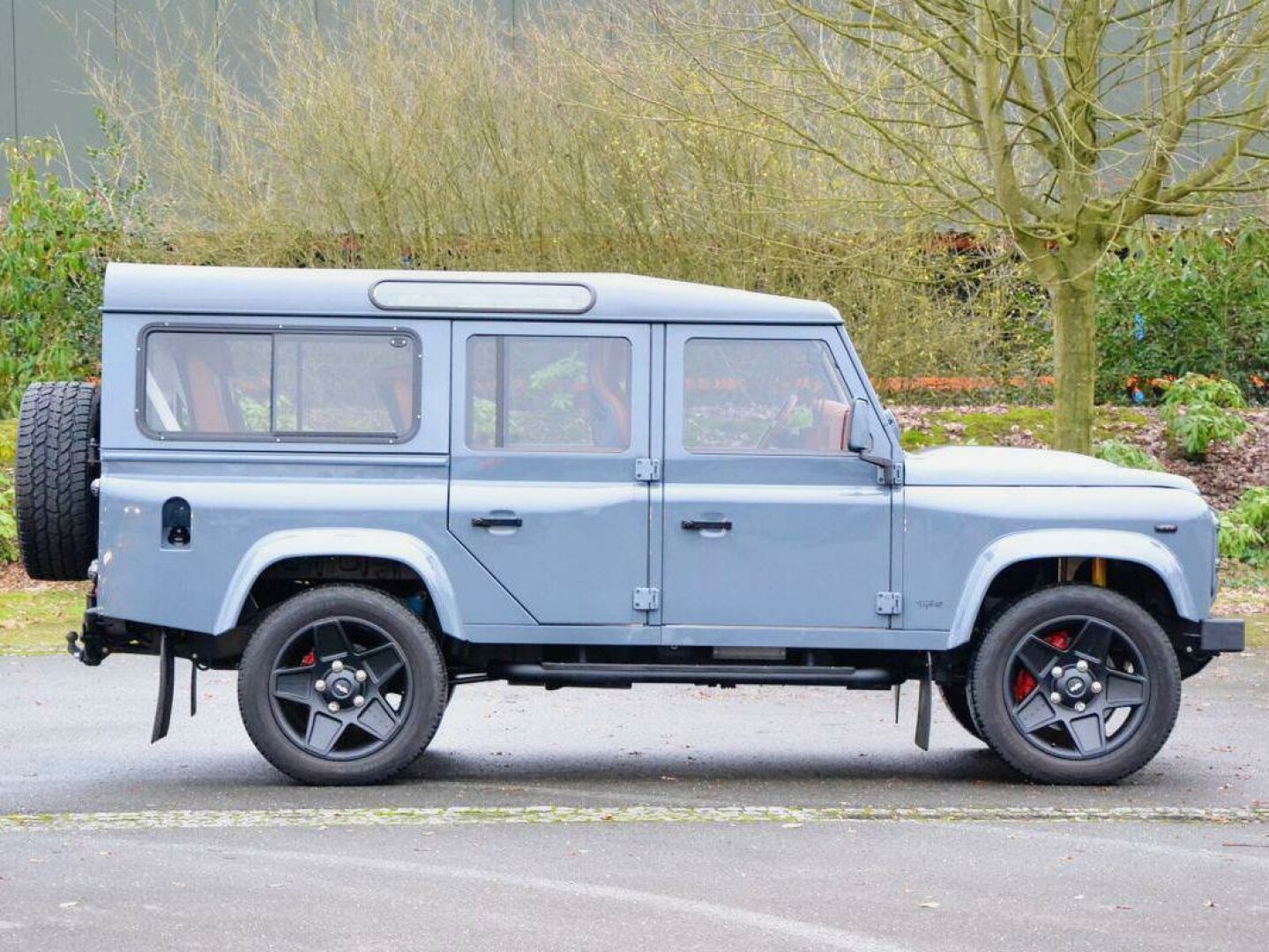 Land Rover-Defender-12