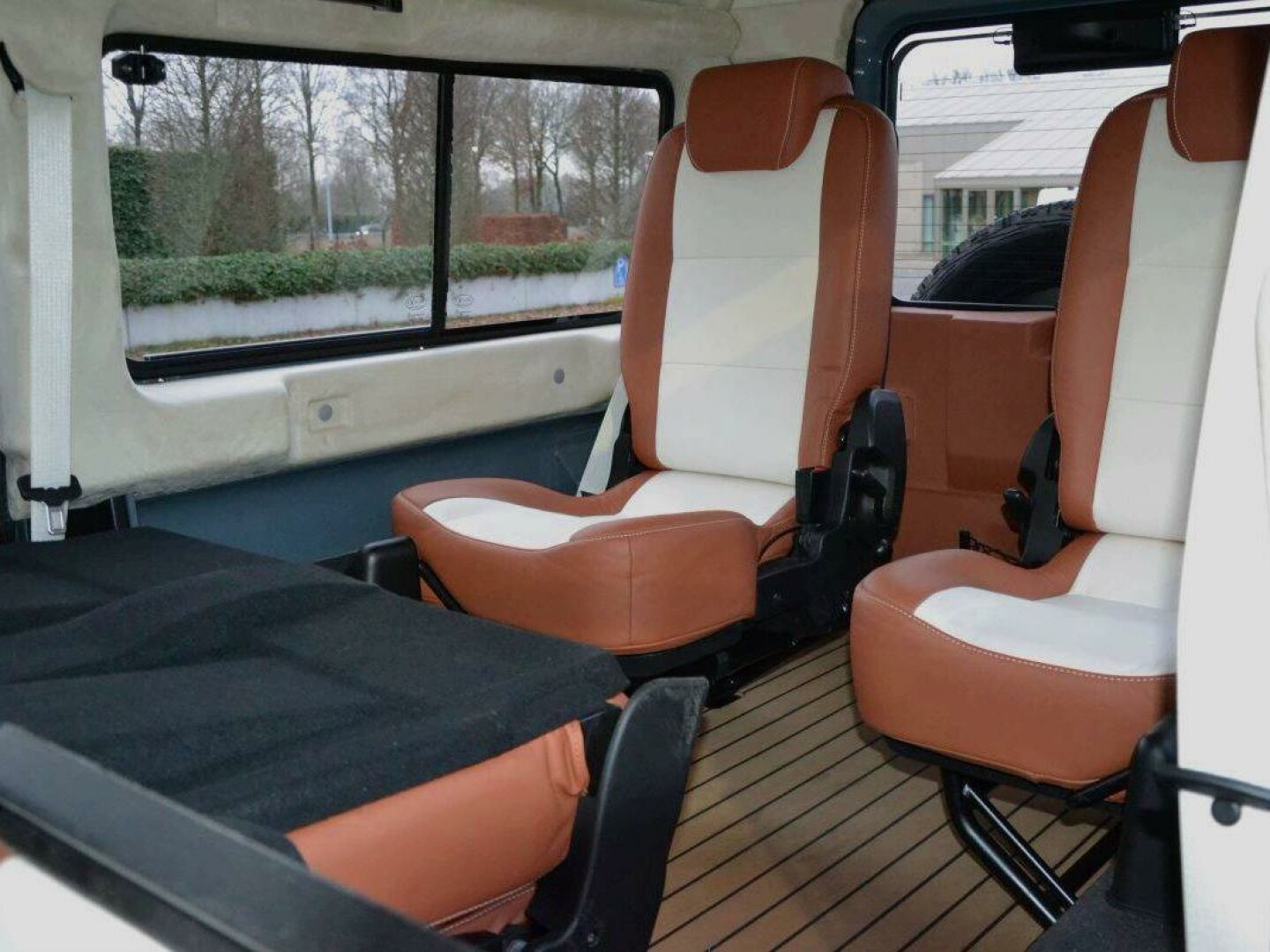 Land Rover-Defender-8