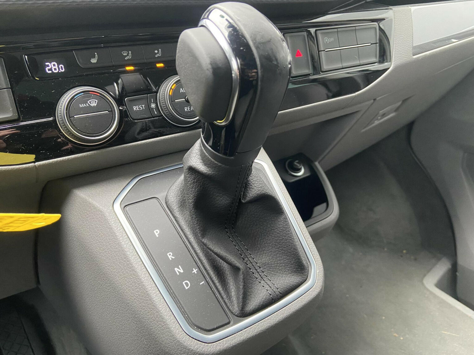 Volkswagen-TRANSPORTER California-83