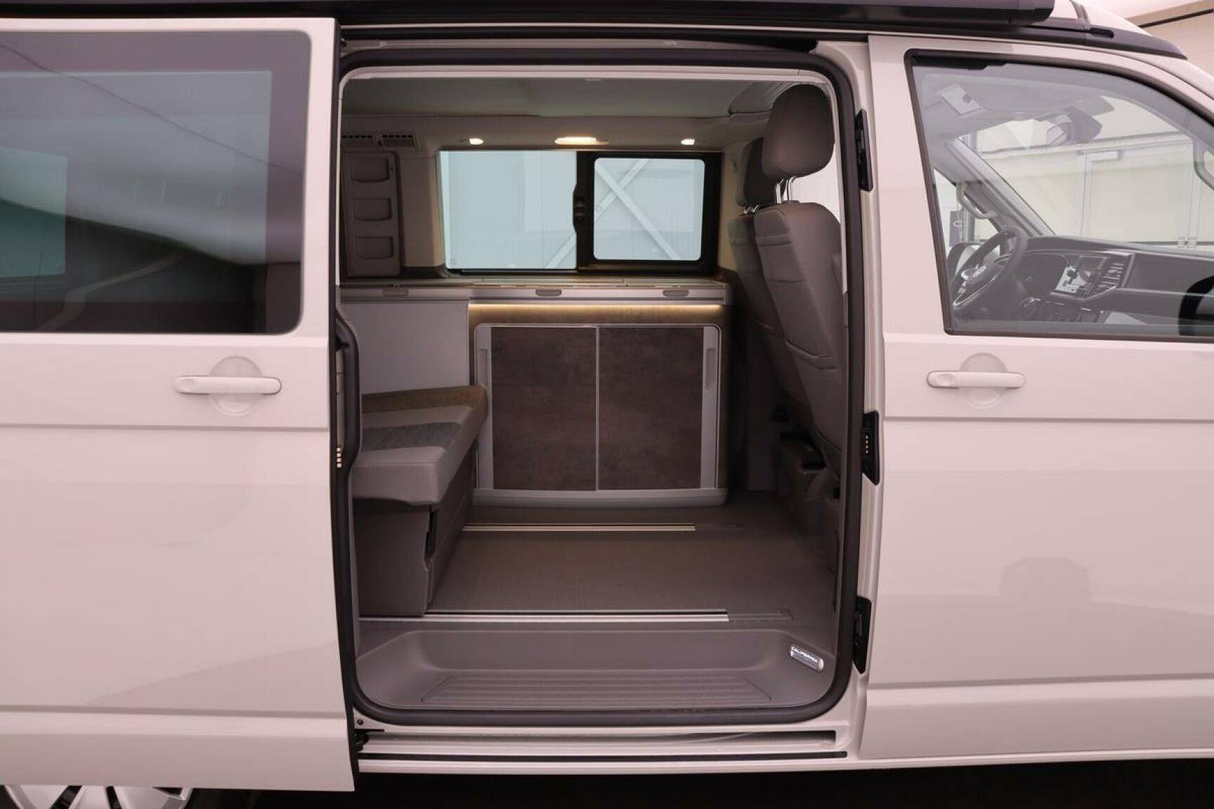 Volkswagen-Camper-18