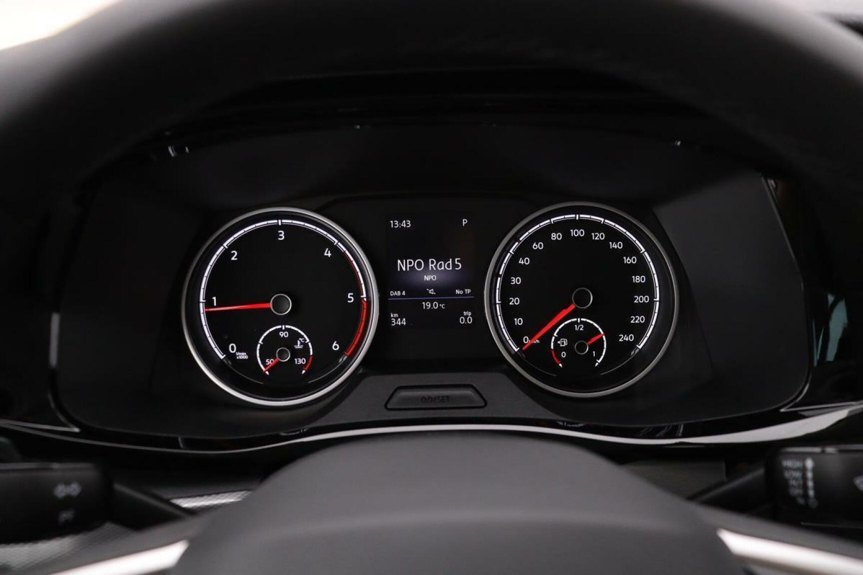 Volkswagen-TRANSPORTER California-5