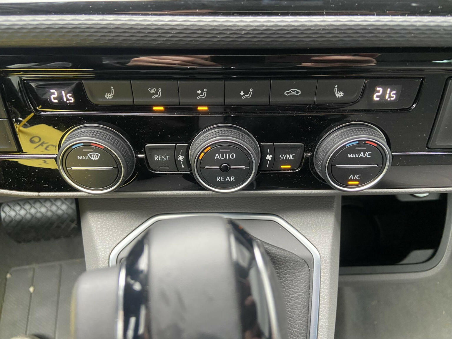 Volkswagen-TRANSPORTER California-84